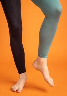 Solid-colored leggings in recycled nylon - svart