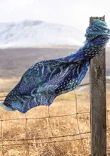 Gemustertes Tuch „Glänta“ aus Kaschmir - tiefblau