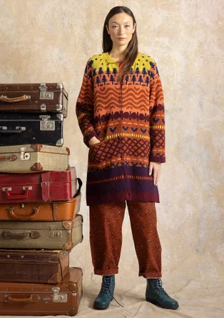 Gemusterte Strickjacke „Luleälven“ aus Lammwolle/Recycling-Wollgemisch - terracotta