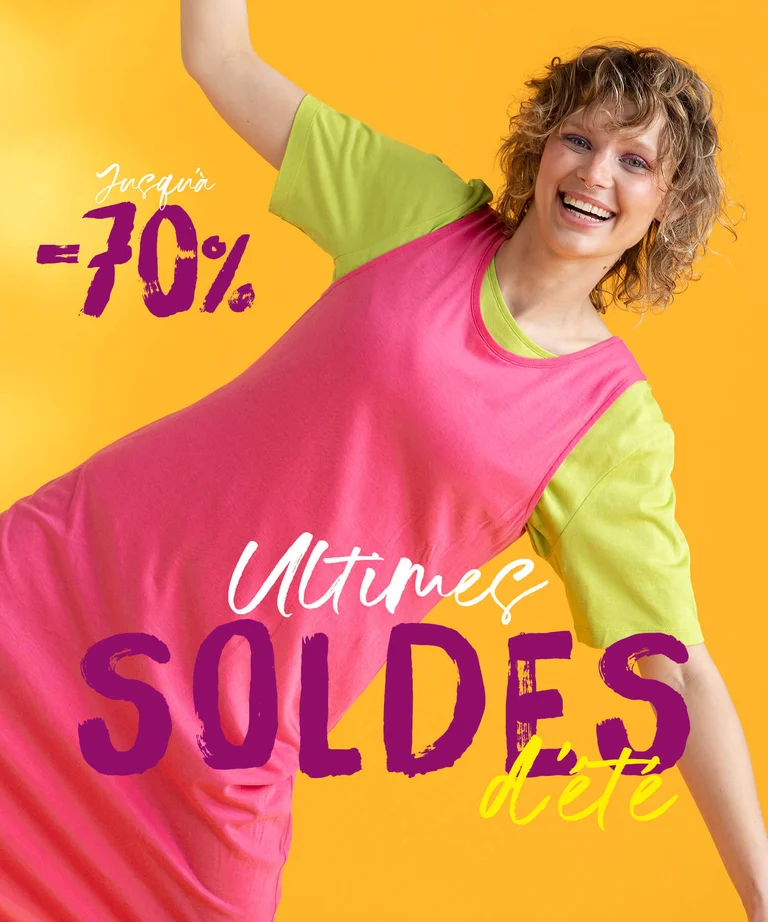 Des femmes portant des vêtements colorés signés Gudrun Sjödén. 