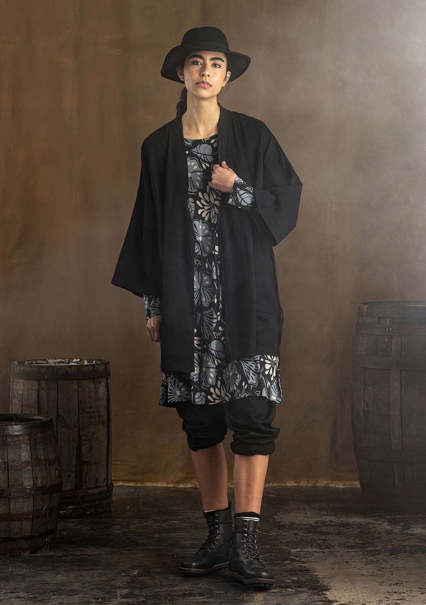 “Georgia” organic cotton kimono black thumbnail