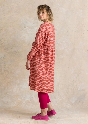 Robe tissée ”Vendela” en coton biologique - rouge garance/motif