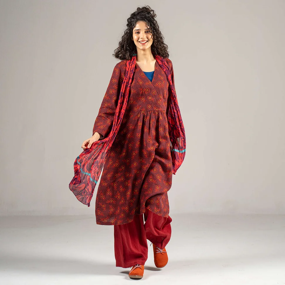 Robe "Bodil" en lin tissé - aubergine/motif