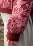 Geblümte Strickjacke „Hildur“ aus Wolle (granatapfel-melange L)