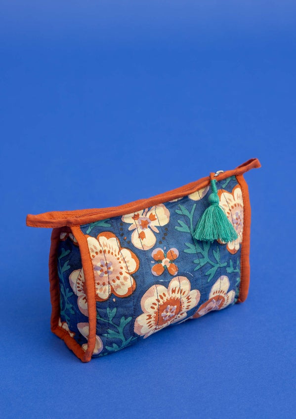 Petals make-up bag porcelain blue