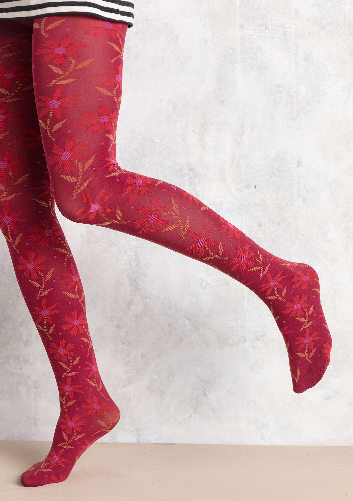 “Isolde” recycled polyamide jacquard-patterned tights purple red