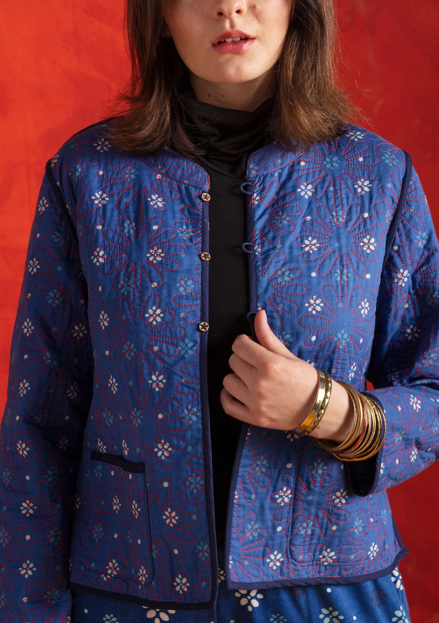 Veste matelassée  Malkha  en coton biologique bleu indigo thumbnail