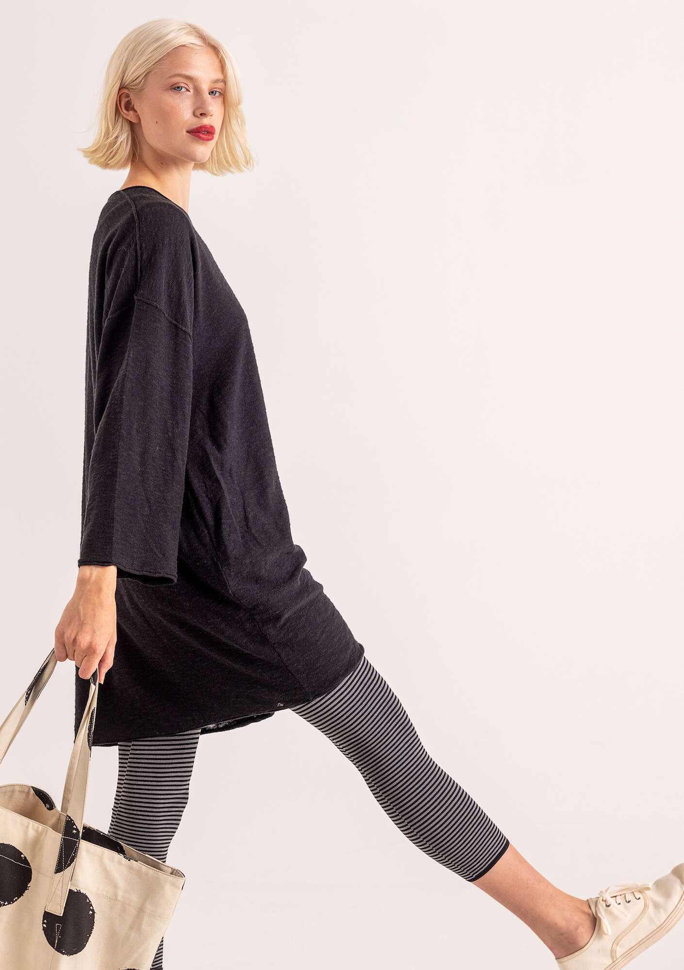 Knitted linen/organic cotton longline sweater black thumbnail
