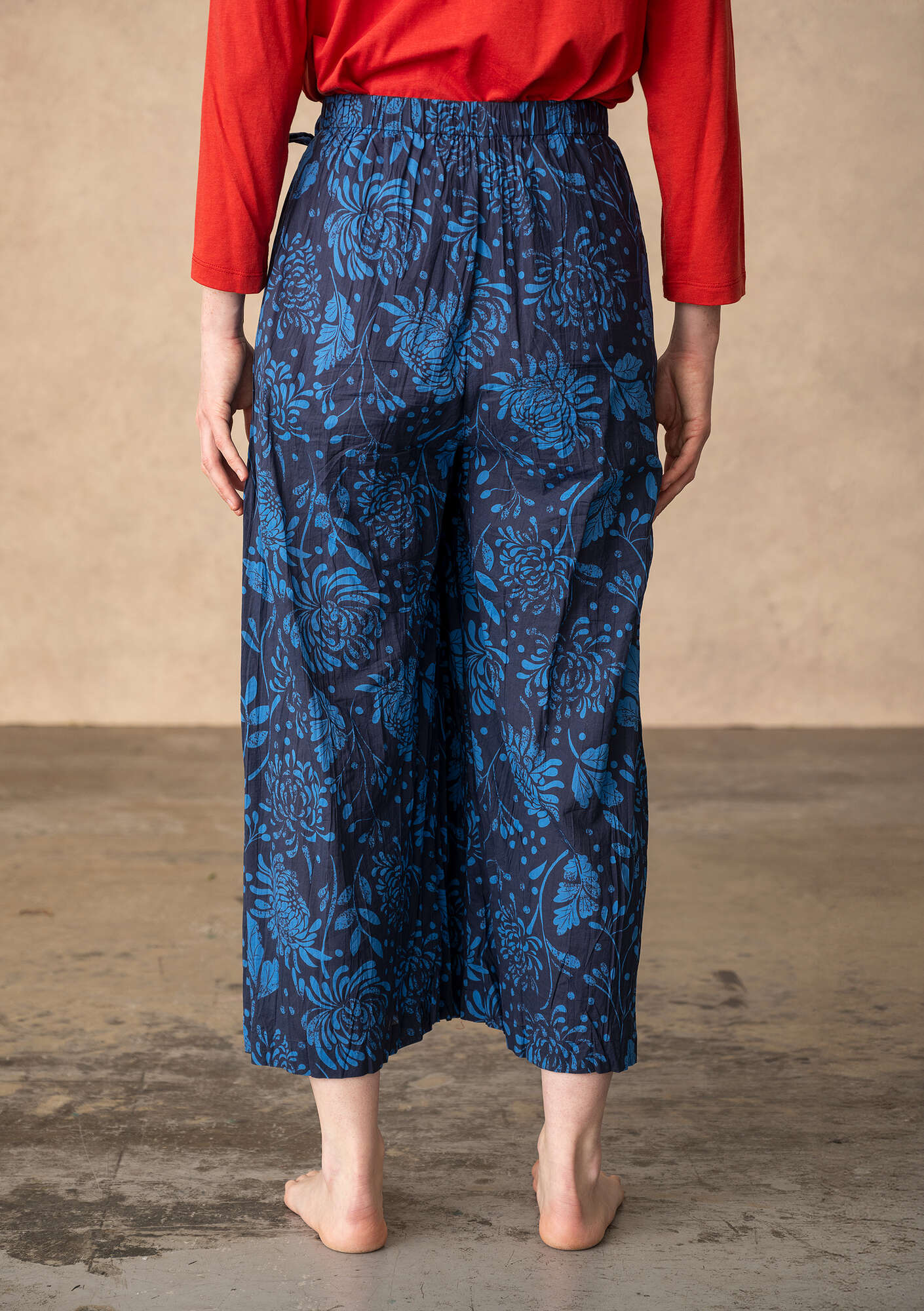 Niwa” woven wrap pants in organic cotton gudrunsjoden.com