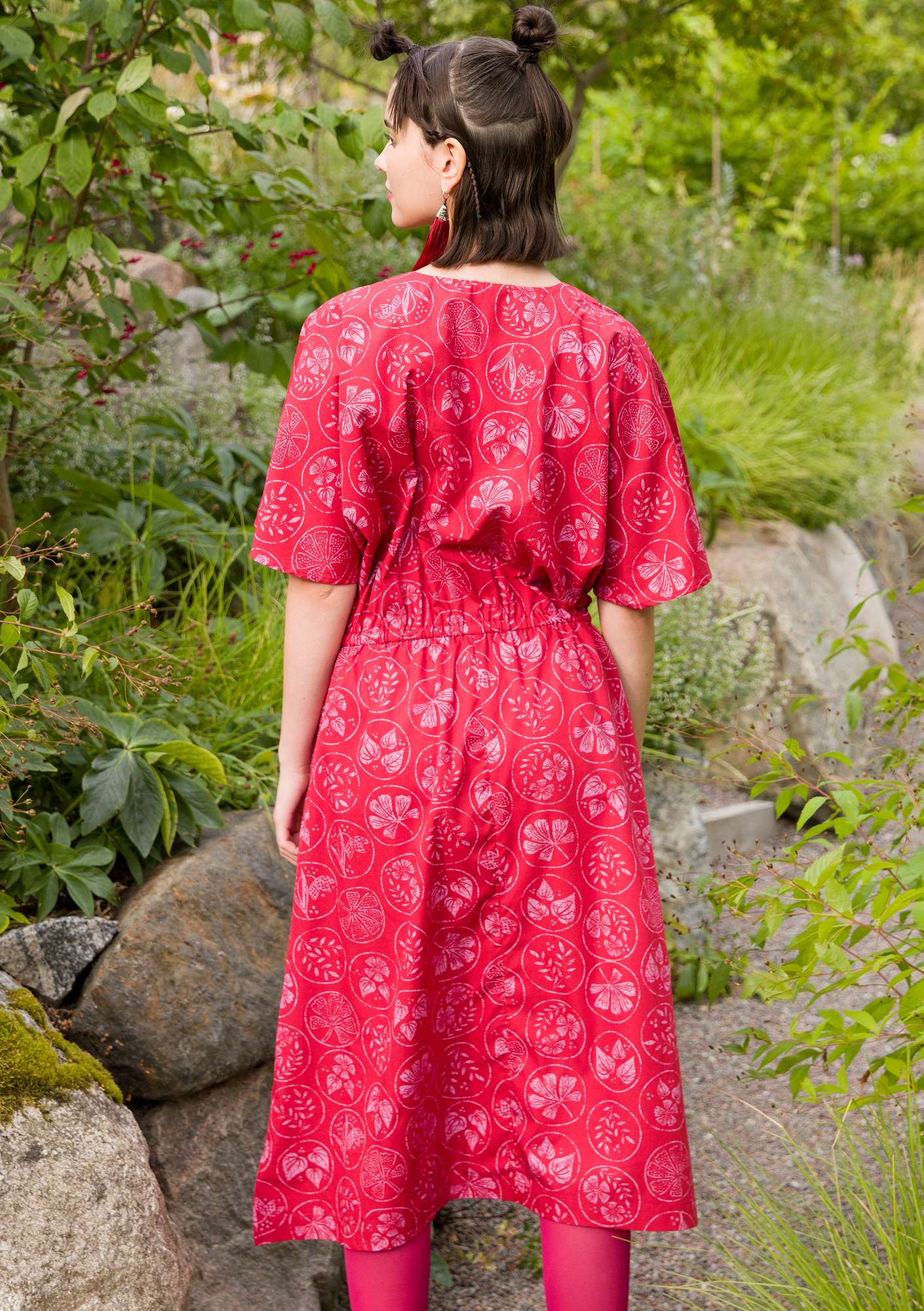 Geweven jurk  Kusama  van biologisch/gerecycled katoen kers