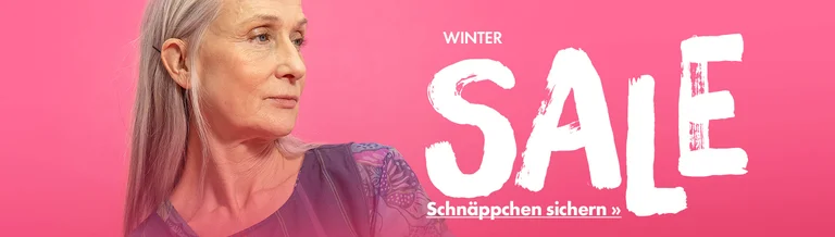 Zwei Frauen in farbstarker Mode von Gudrun Sjödén.