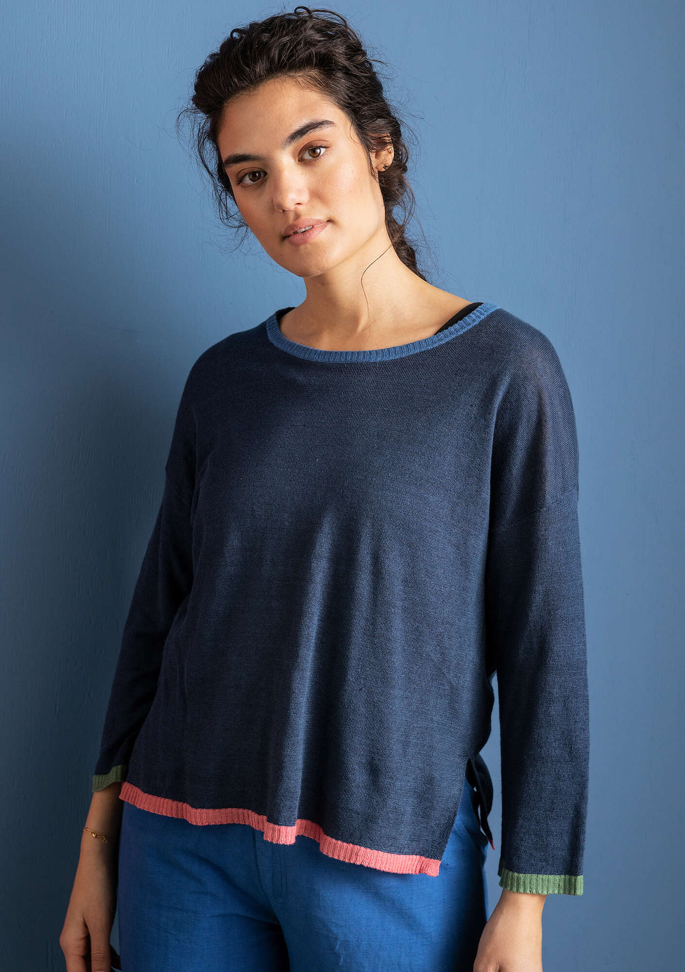 Long-sleeved knit sweater in recycled linen indigo