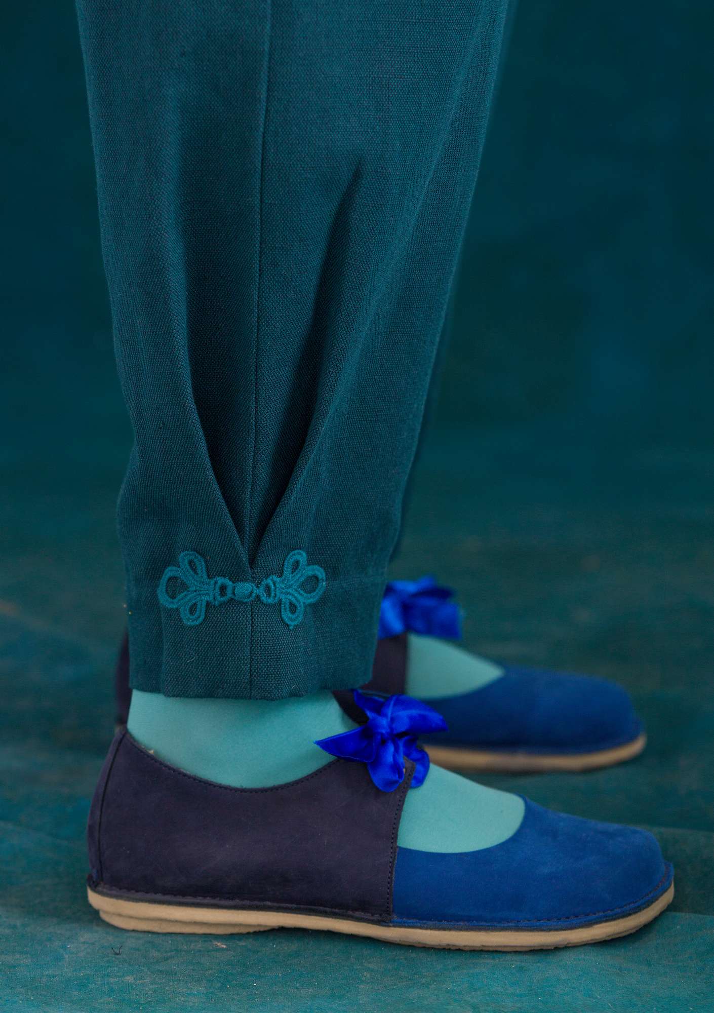 “Anna” organic cotton/linen trousers dark petrol blue thumbnail