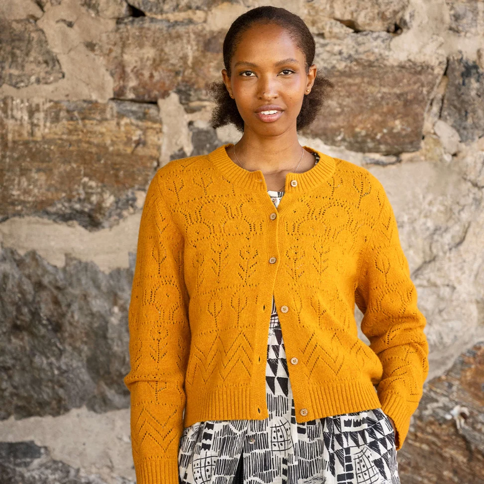 Strickjacke „Karamell“ aus Lammwolle/Polyamid - goldocker