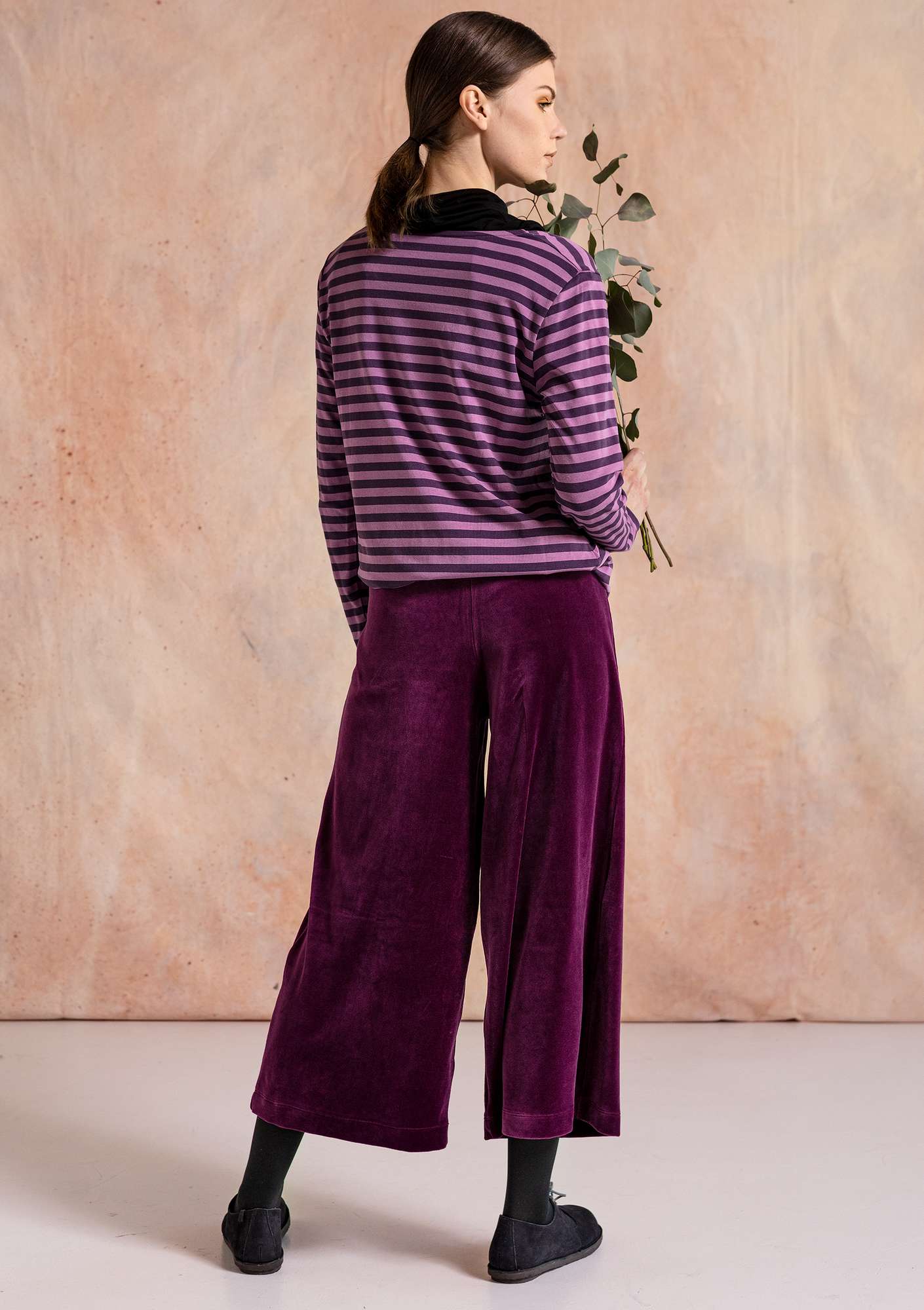 Velour trousers in organic cotton/recycled polyester grape thumbnail