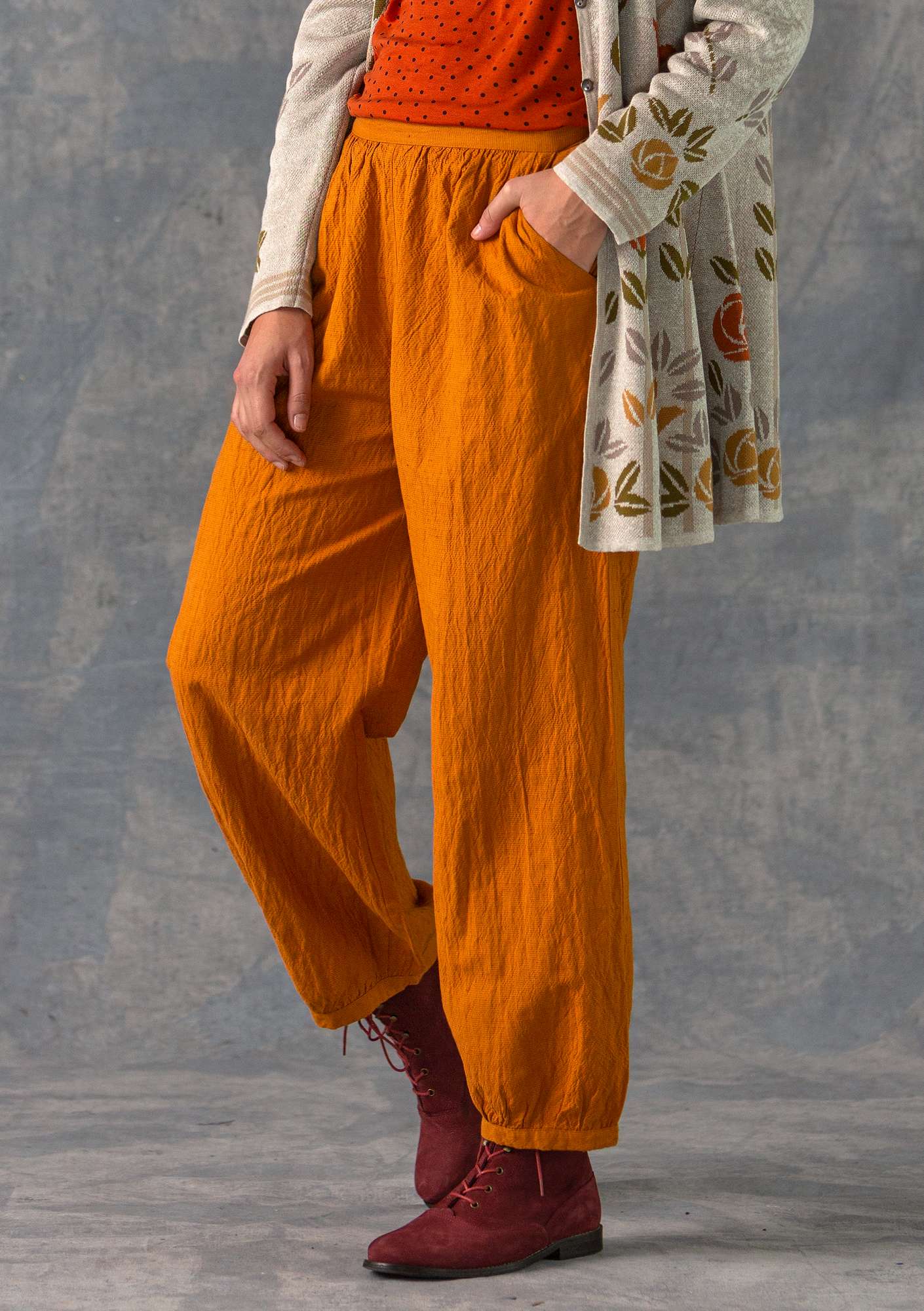 Trousers in a woven cotton/linen blend mustard thumbnail