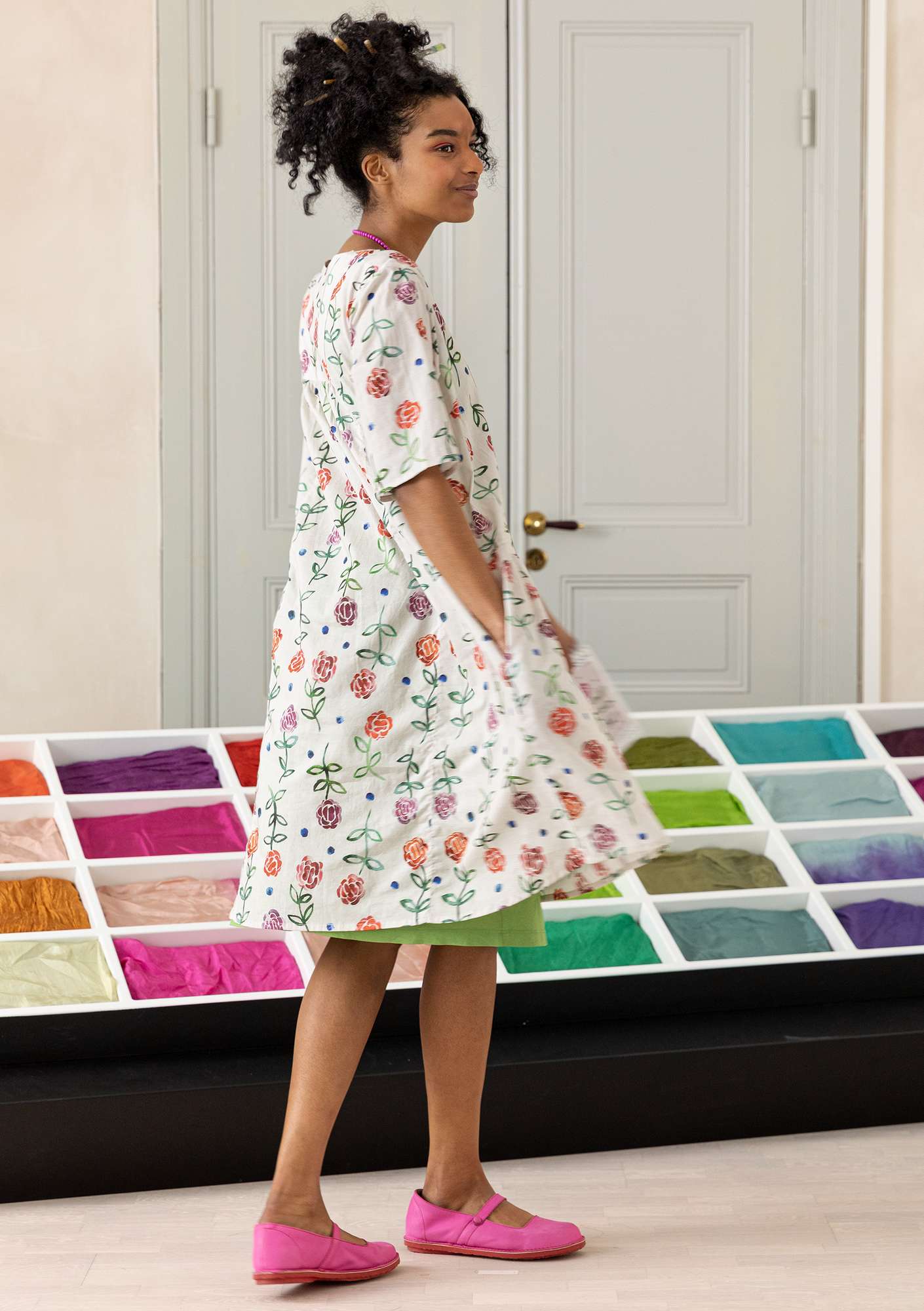 Vävd klänning  Acapella  i ekologisk bomull flerfärgad/mönstrad