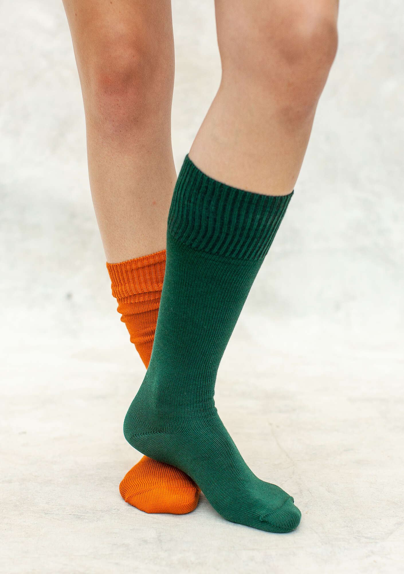 Solid-colored knee-highs in organic cotton bottle green thumbnail