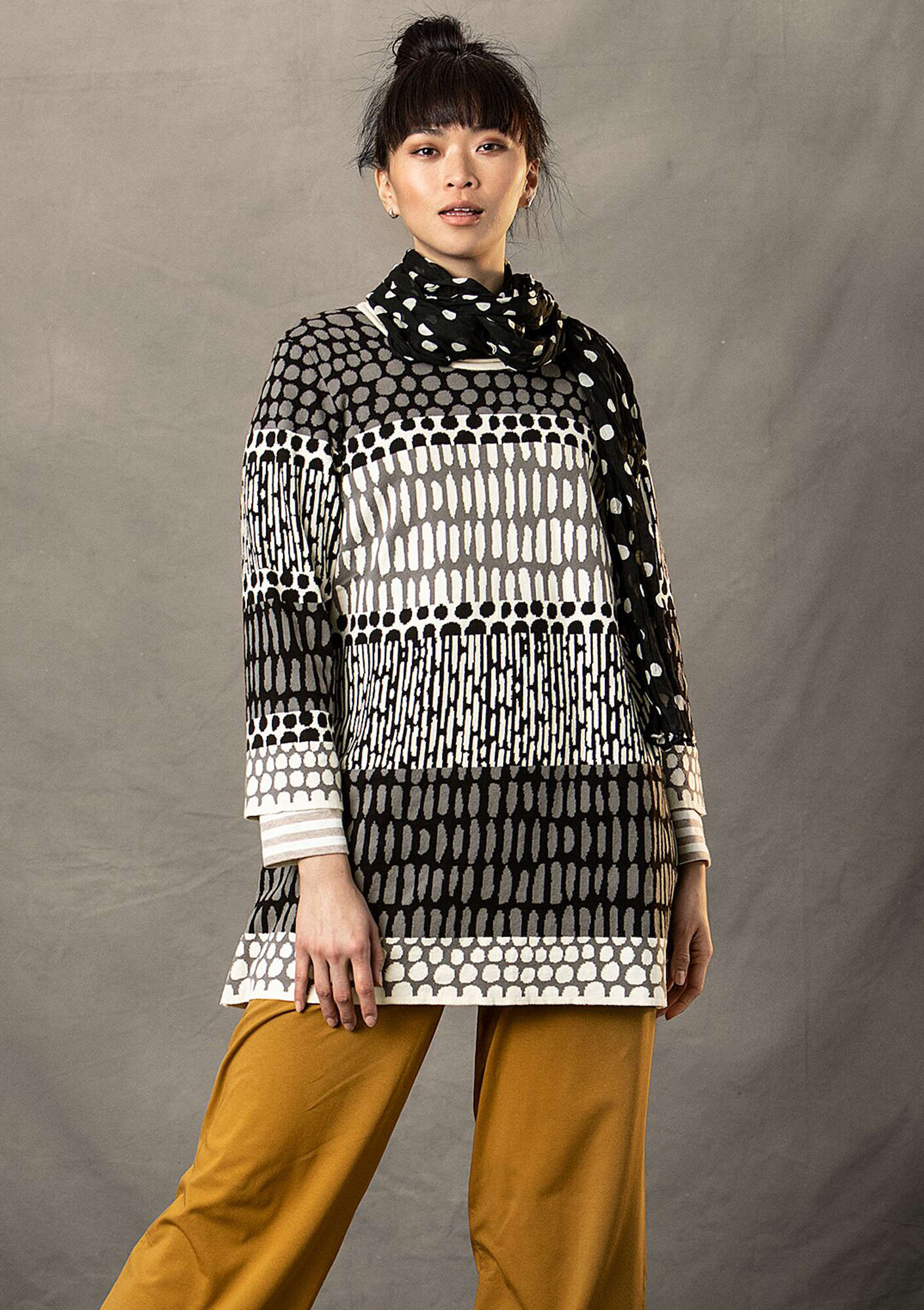 “Kulla” knit tunic in organic cotton black thumbnail