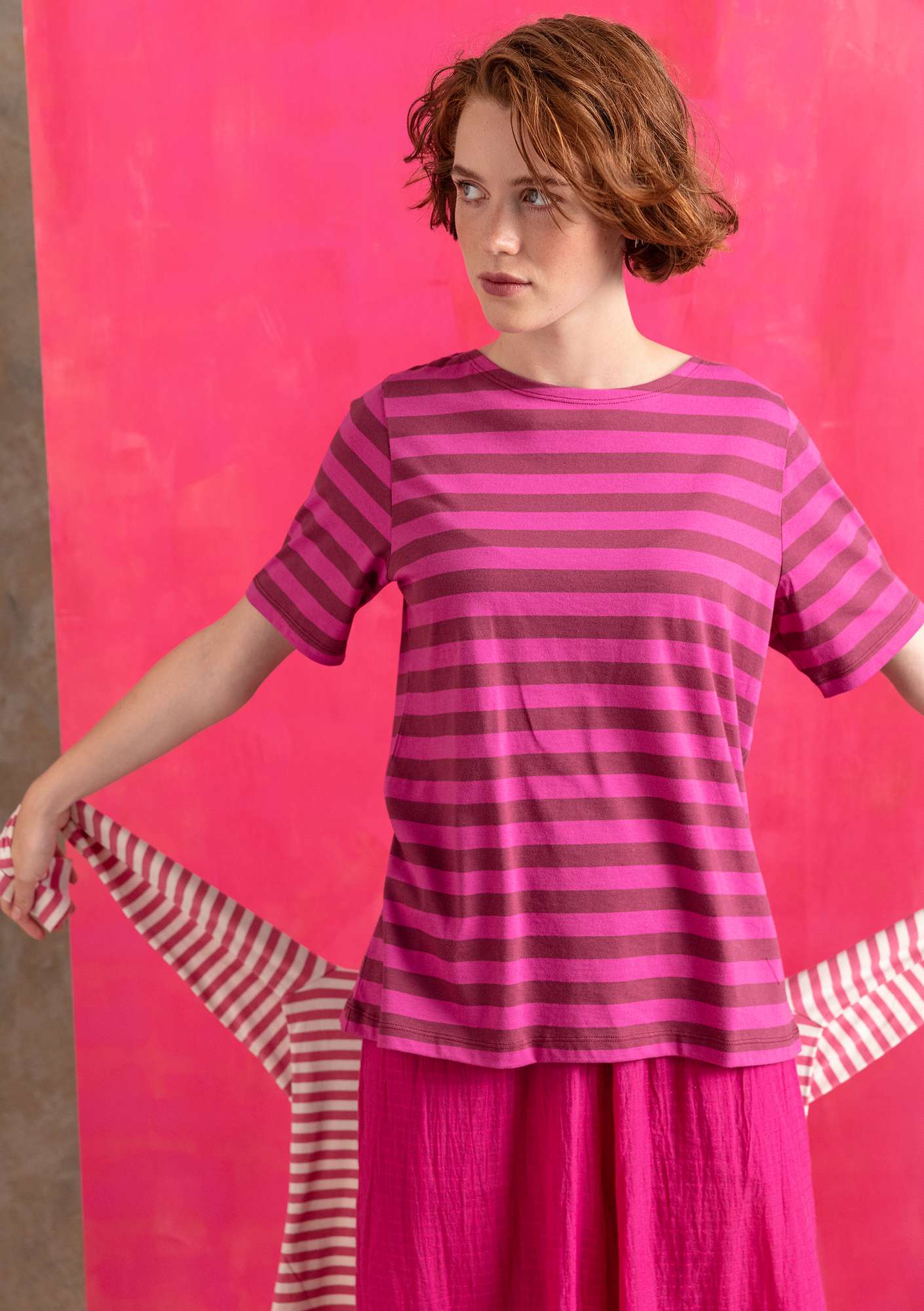 Stripete T-skjorte i økologisk bomull cerise/purpur thumbnail