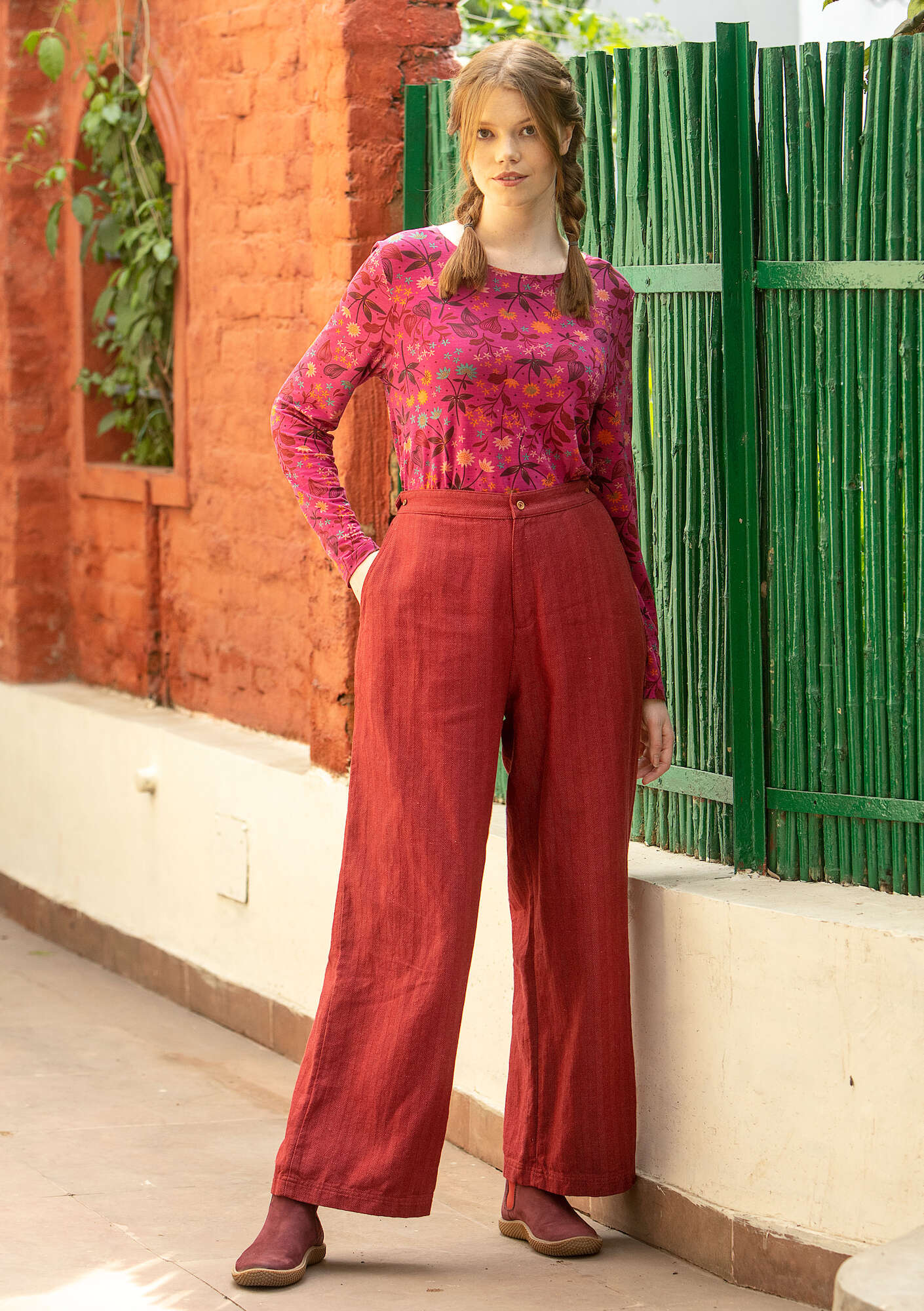 “Woodland” woven organic cotton/linen trousers agate red thumbnail