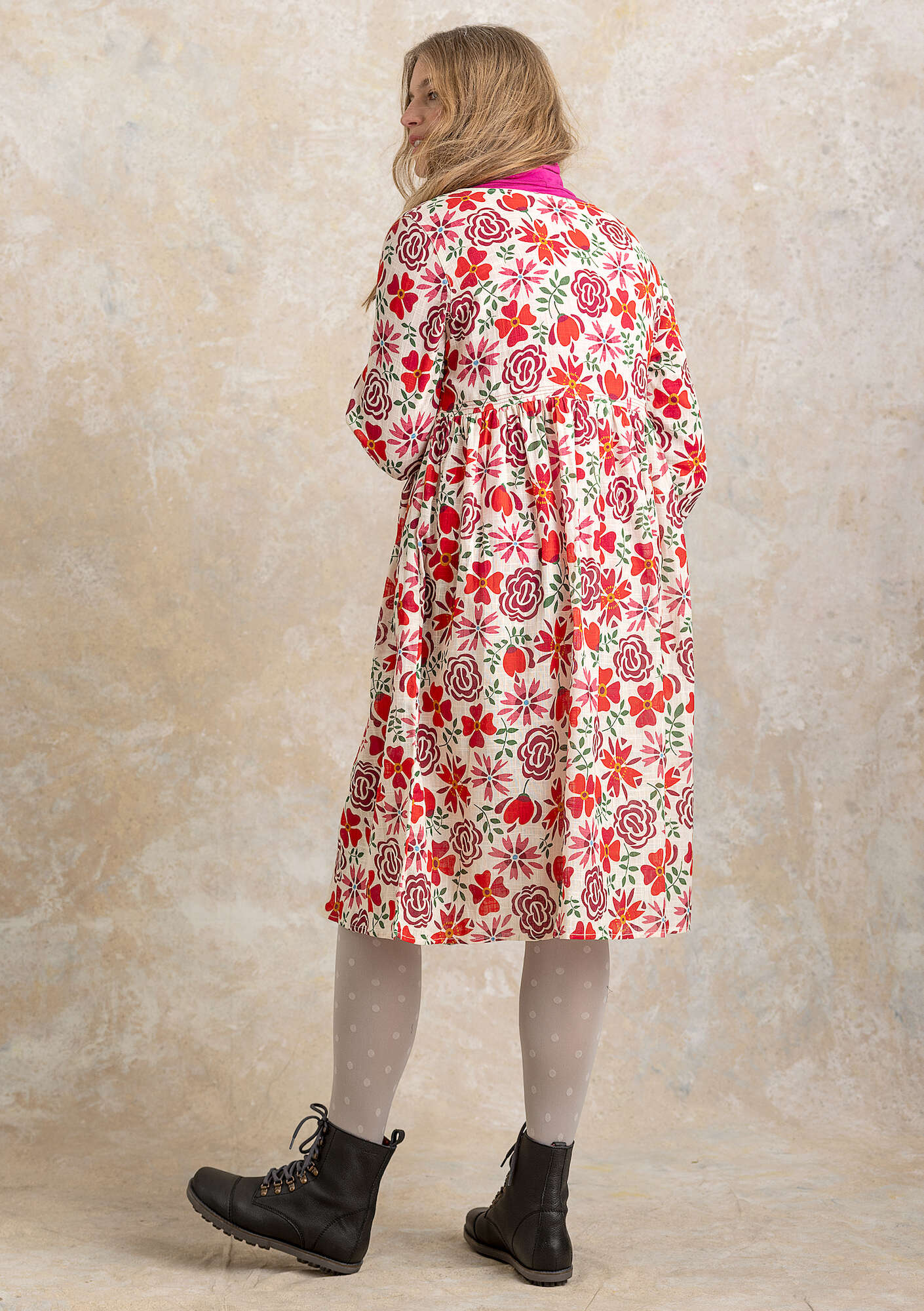 Vevd kjole «Lisbeth» i økologisk bomull tomat thumbnail