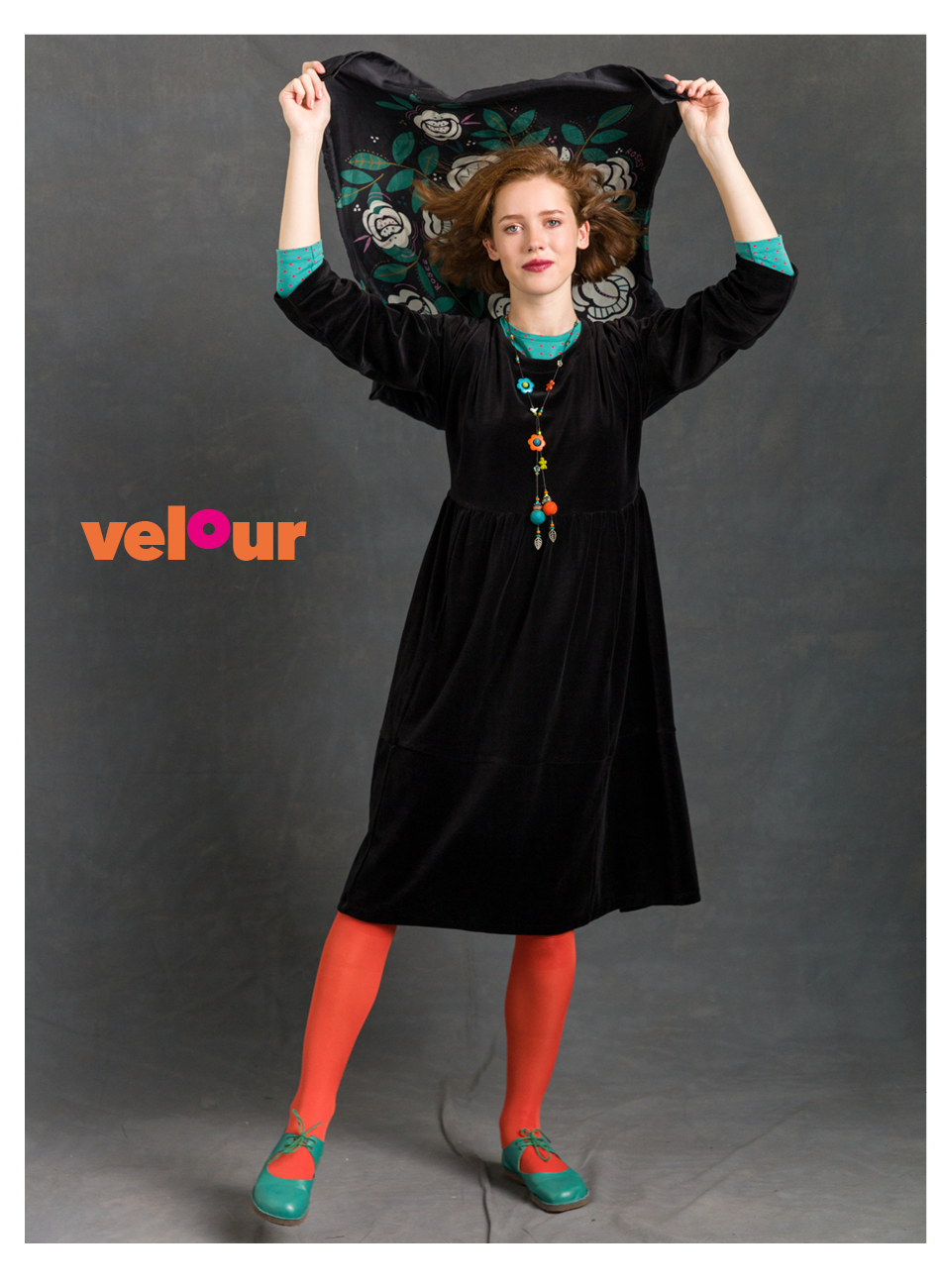 Velour dress in organic cotton/recycled polyester