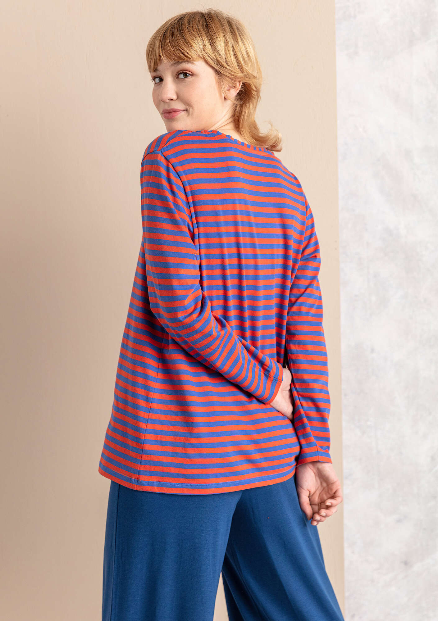Essential striped sweater in organic cotton sky blue/chili thumbnail