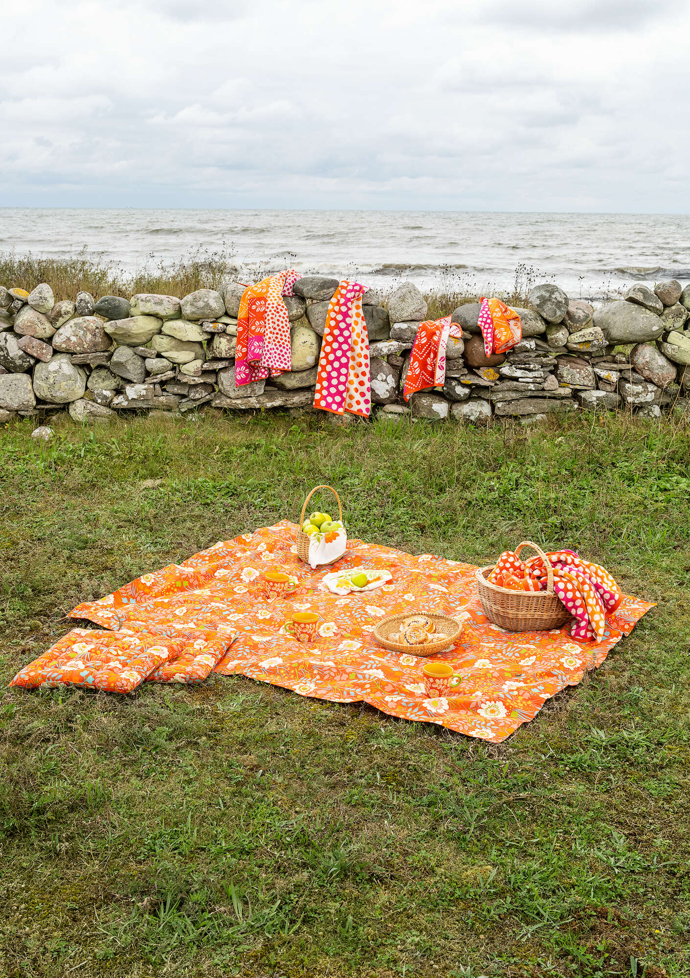 “Primavera” tablecloth in organic cotton chili thumbnail