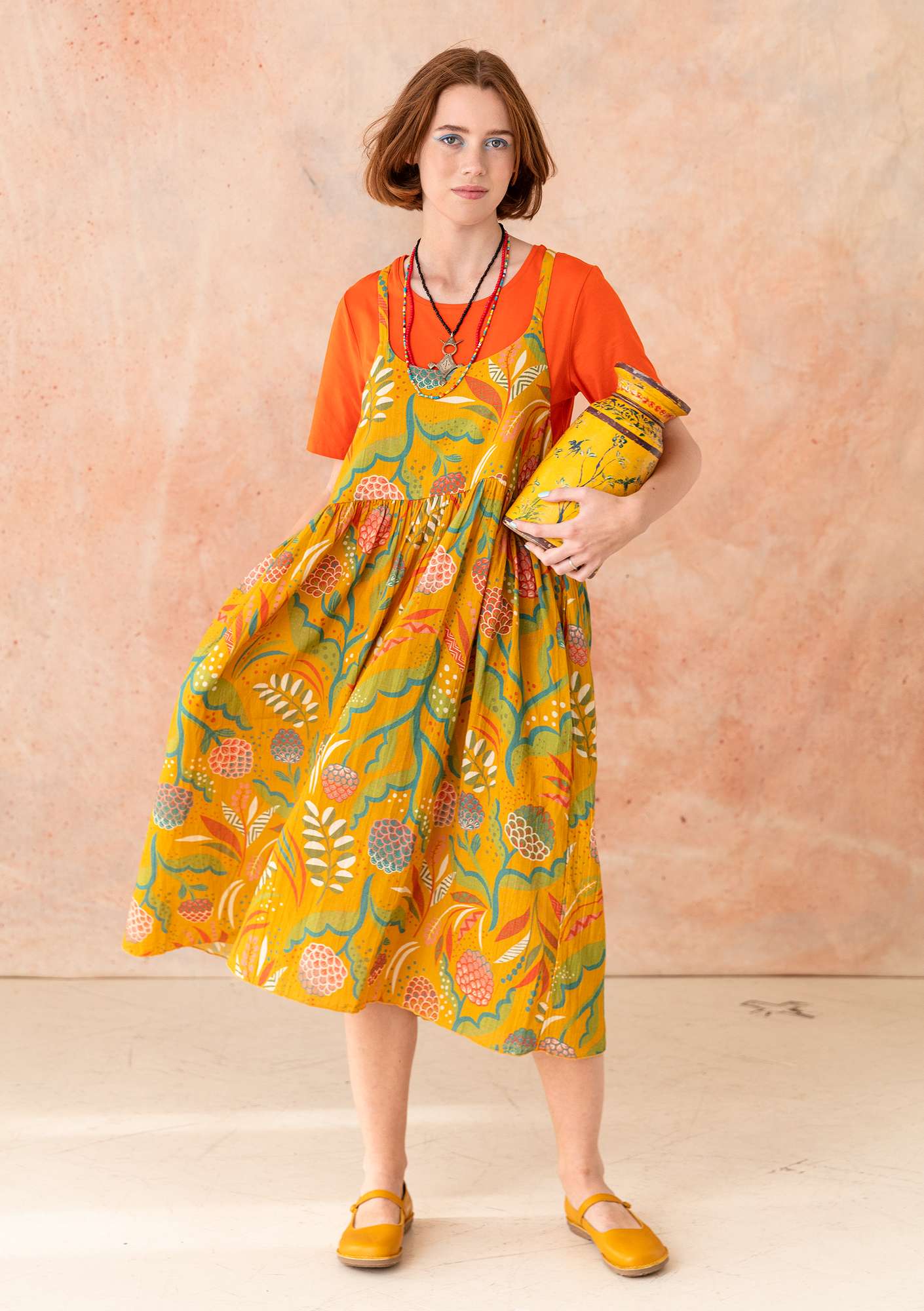 Vevd kjole «Artichoke» i økologisk bomull guld ochra thumbnail