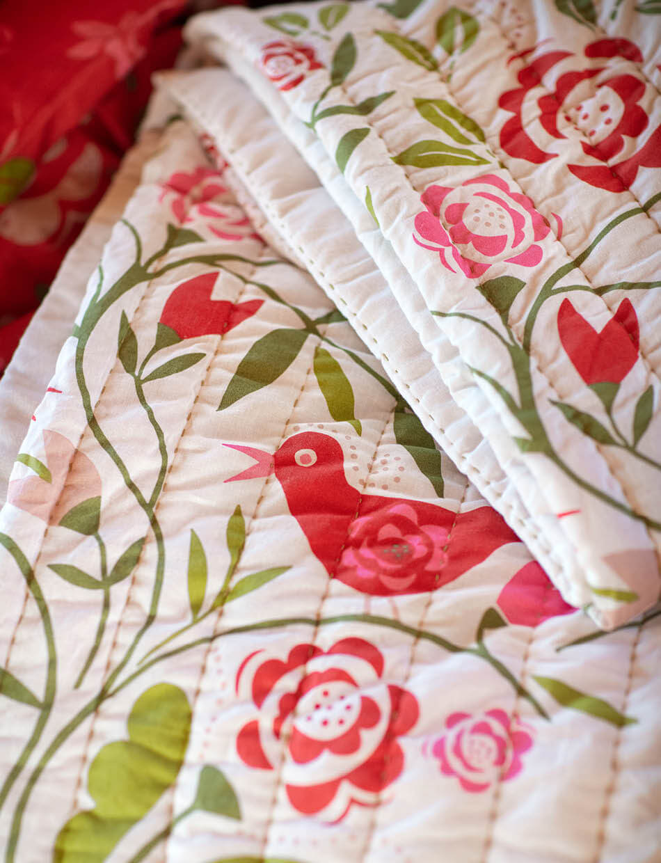 Reversible bedspread with hand-quilted stitching