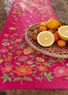 “Bloom” table runner in organic cotton (dark peony One Size)