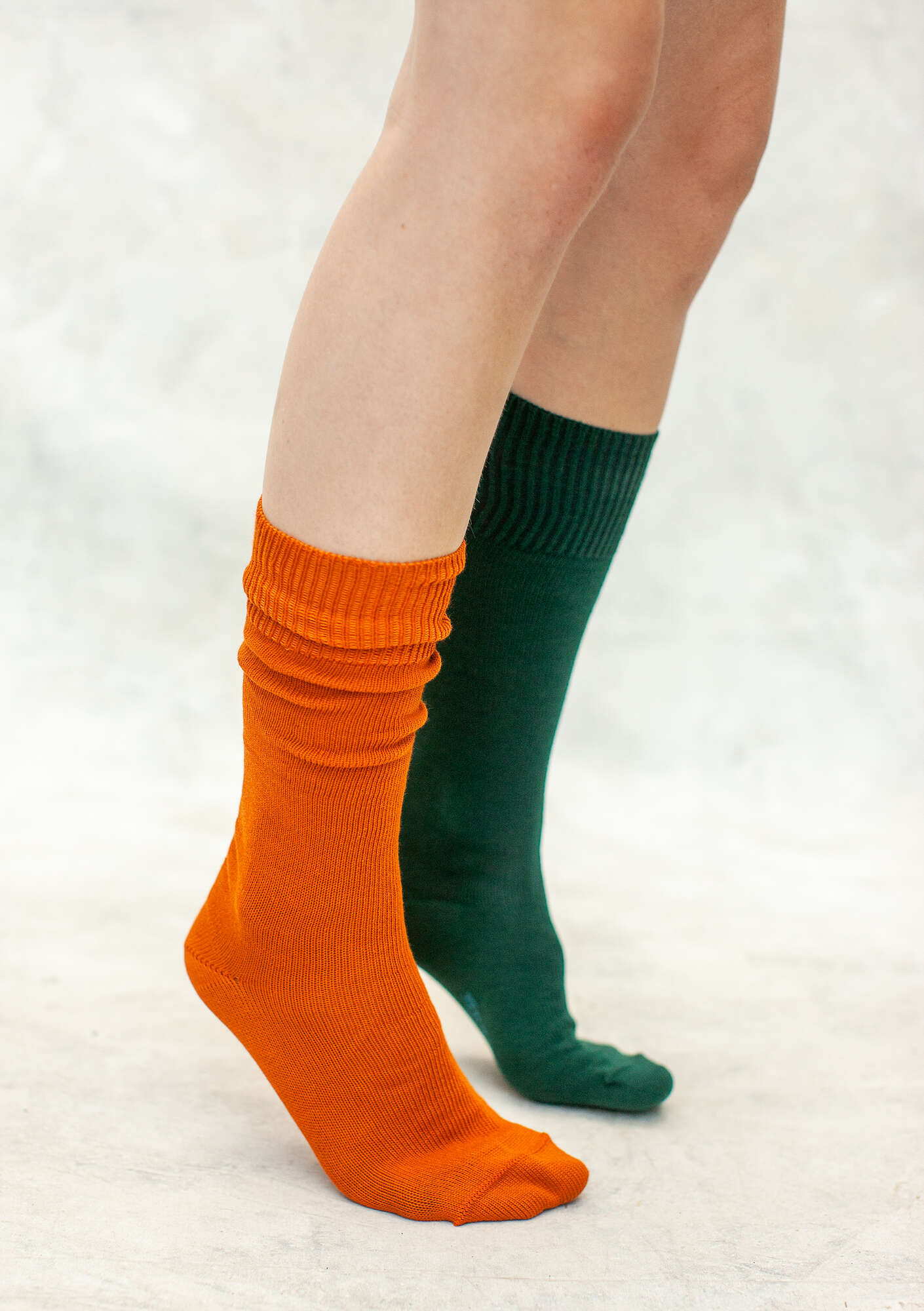 Solid-colored knee-highs in organic cotton henna thumbnail