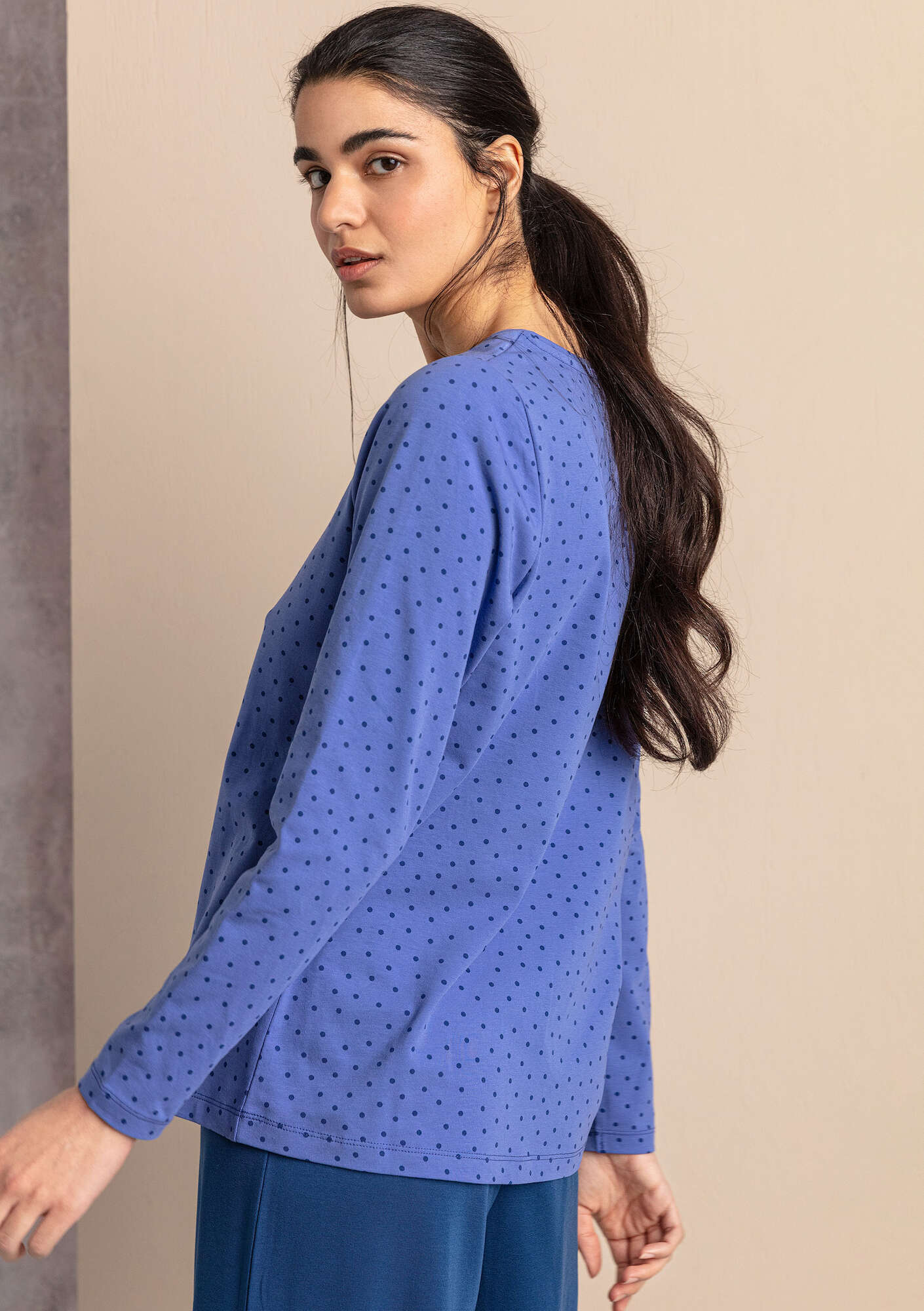 “Pytte” jersey top in organic cotton/elastane sky blue/patterned