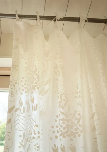 “Nemorosa” floral organic cotton curtain - white