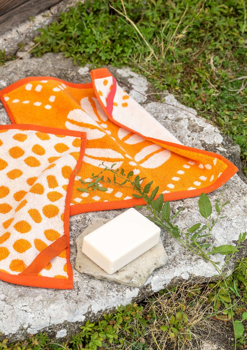 “Leafy” pack of 2 organic cotton face cloths chilli