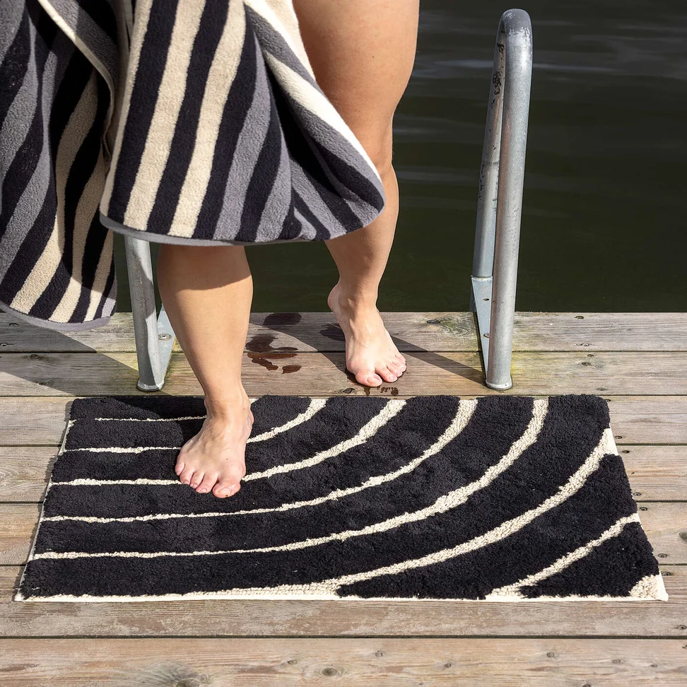 “After Rain” bathroom mat in organic cotton - black