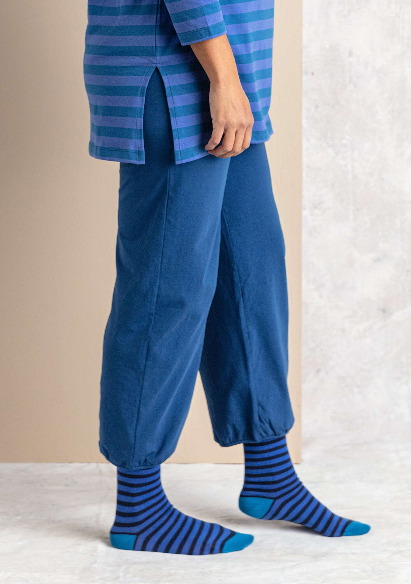 Pantalon bouffant en jersey de coton biologique/élasthanne bleu indigo thumbnail