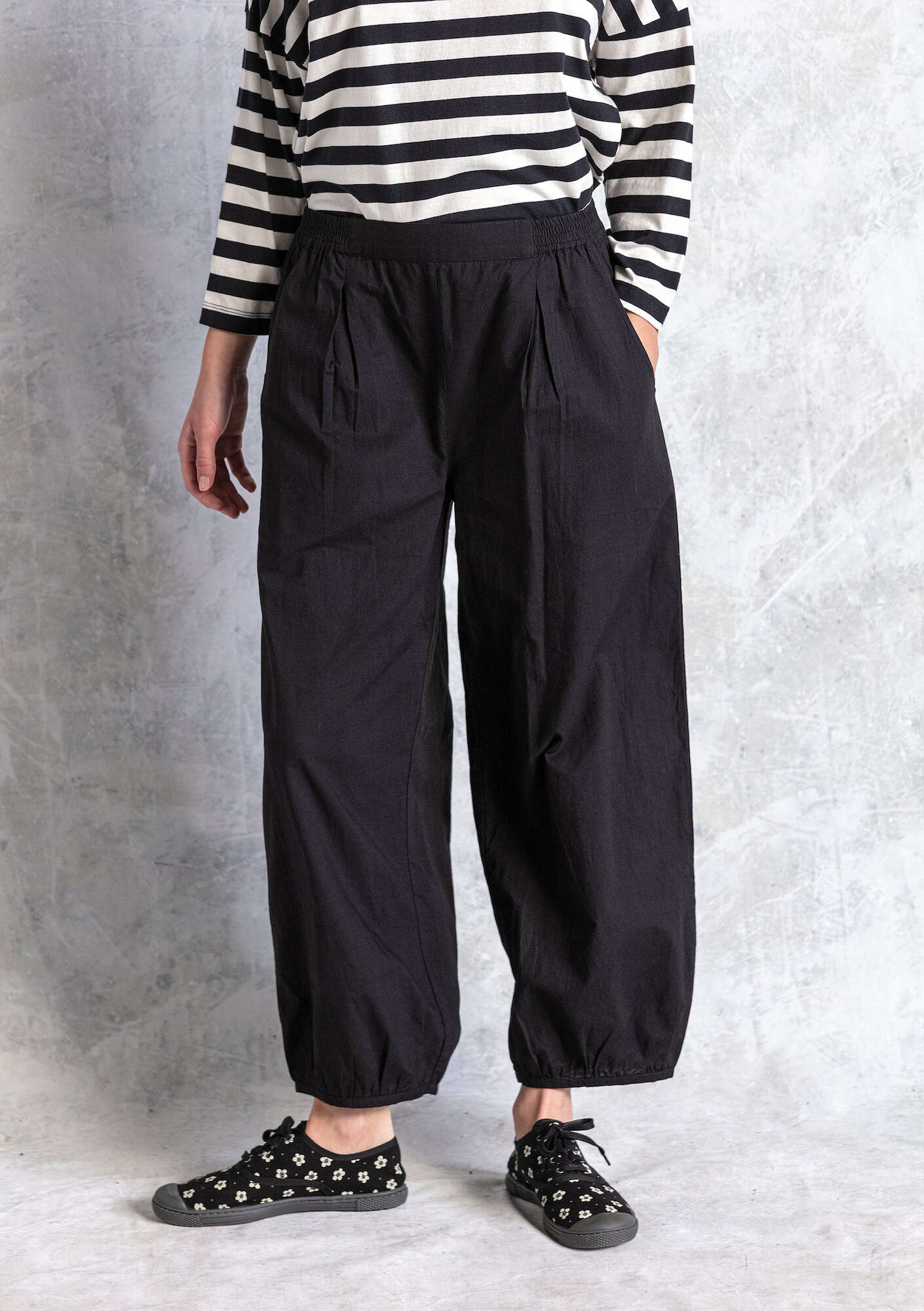 “Hi” woven organic cotton trousers black thumbnail