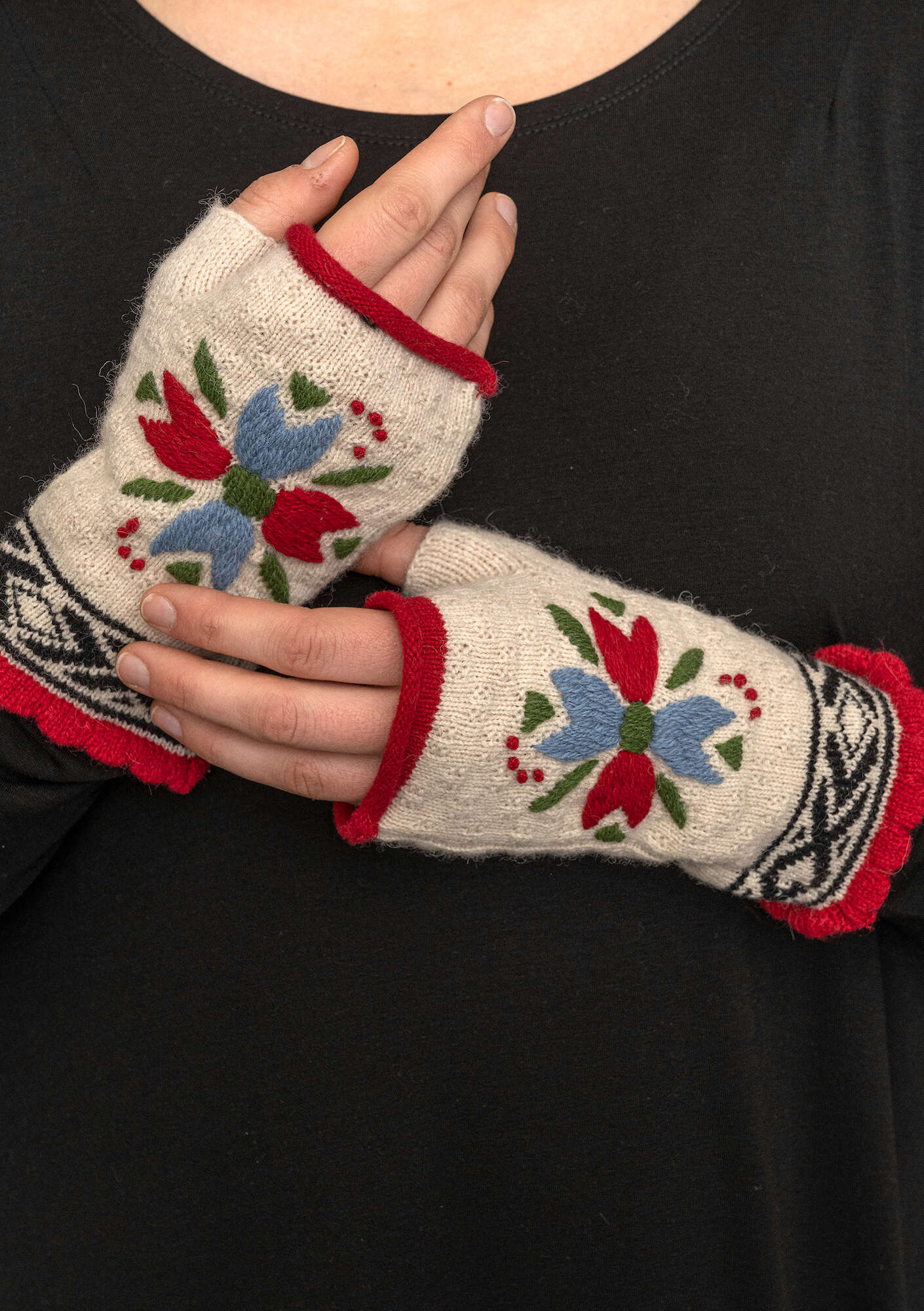 “Leksand” fingerless gloves in an alpaca blend light sand thumbnail