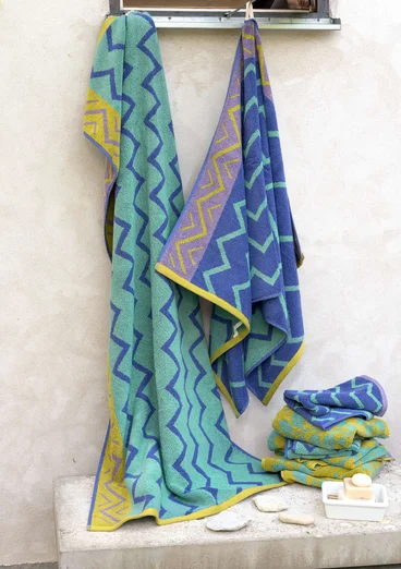 “Zig Zag” bath towel in organic cotton - sky blue