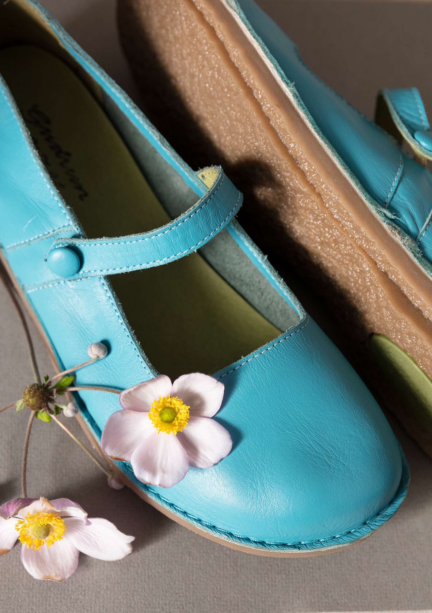 Strap shoe in nappa leather turquoise