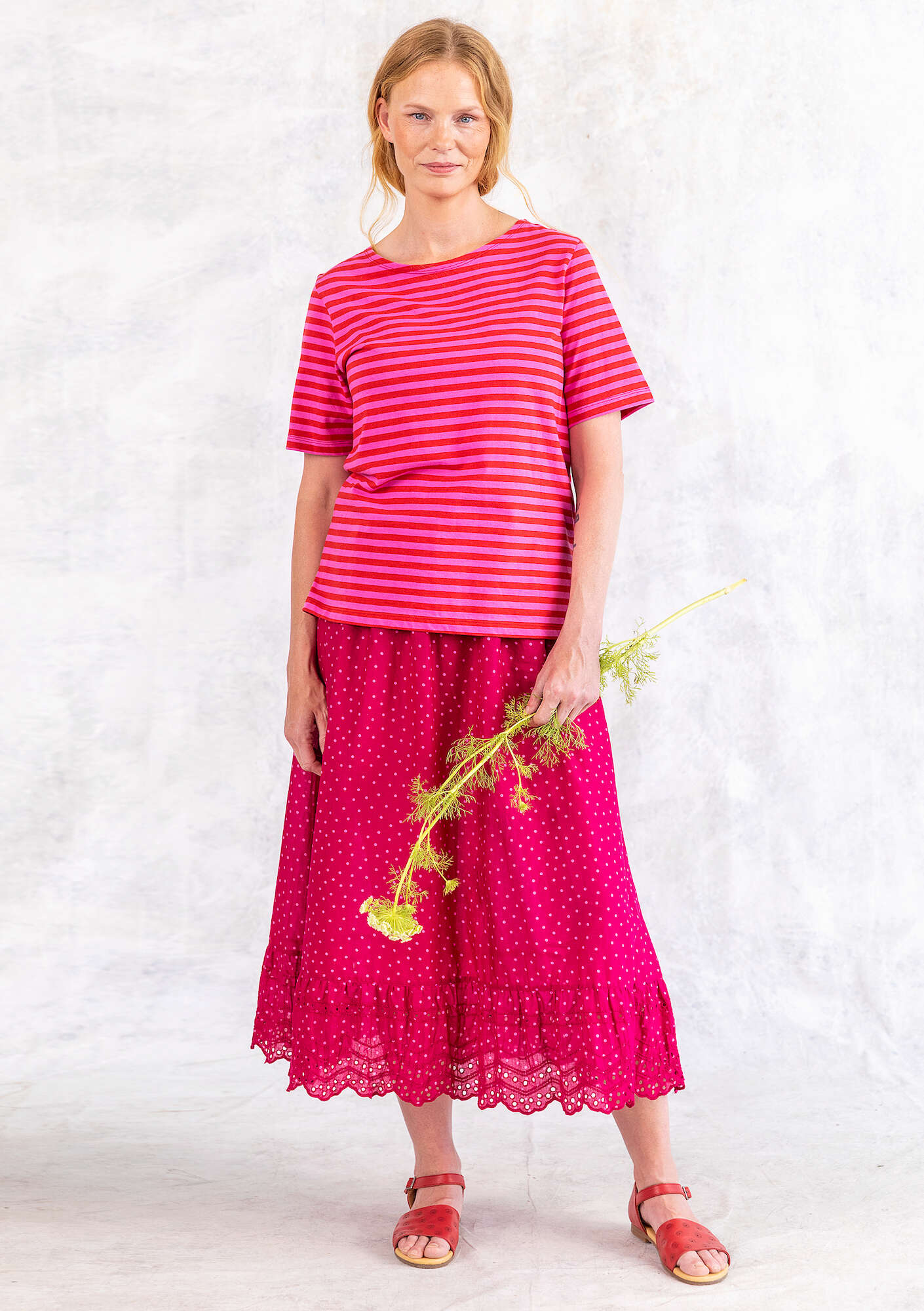 T-shirt rayé en coton biologique rouge perroquet/rose sauvage thumbnail