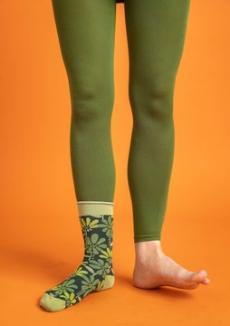 Solid-colored leggings grass green