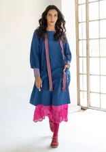 Robe "Benedita" en coton biologique tissé - bleu porcelaine