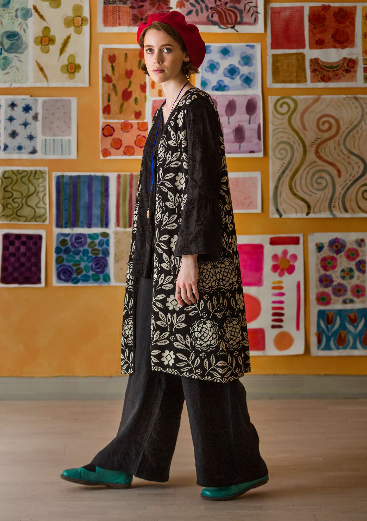 “Oda” long waistcoat in a linen/organic cotton knit fabric black thumbnail