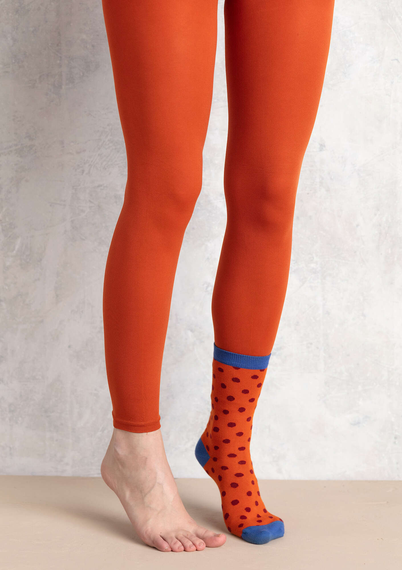 Solid-color leggings in recycled nylon henna thumbnail