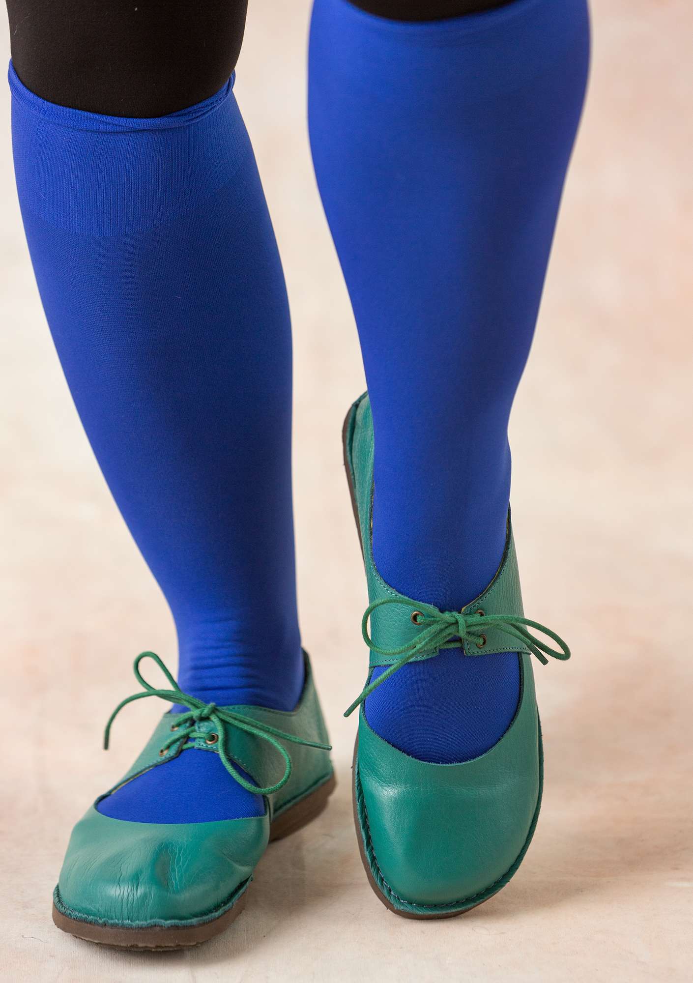 Solid-colour knee-highs in recycled polyamide klein blue