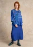 Bestickte Bluse „Skåne“ aus Bio-Baumwolle (brillantblau L)