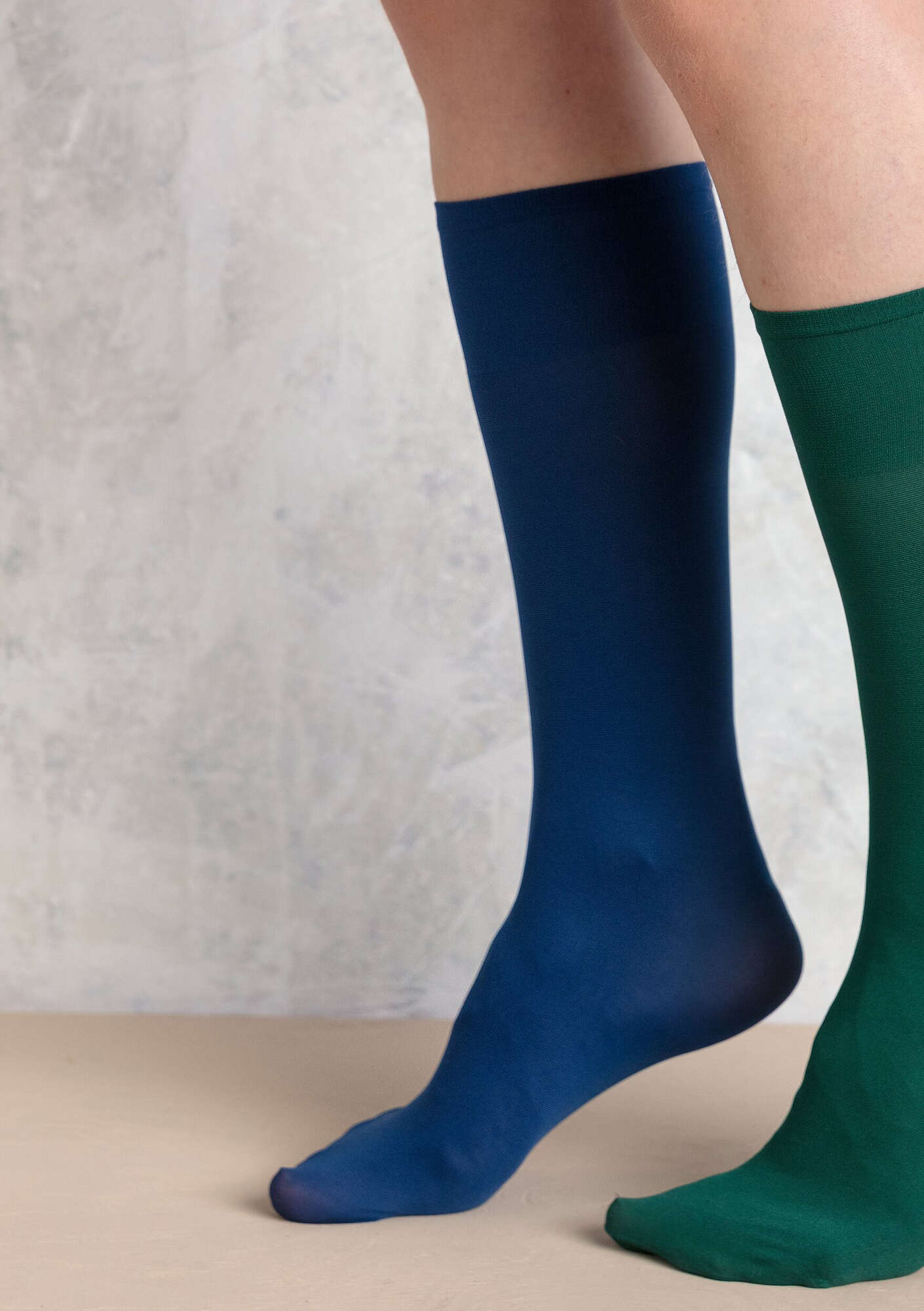 Solid-colour knee-highs in recycled polyamide indigo blue